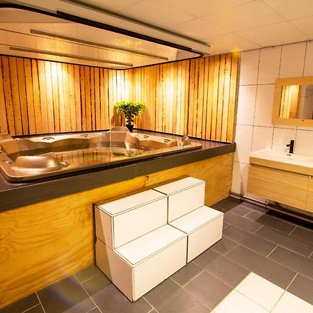 Luxus Familienvilla Mit Jacuzzi & Sauna Tzummarum Kültér fotó