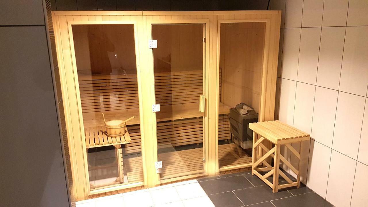 Luxus Familienvilla Mit Jacuzzi & Sauna Tzummarum Kültér fotó