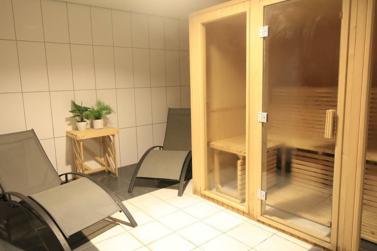 Luxus Familienvilla Mit Jacuzzi & Sauna Tzummarum Kültér fotó