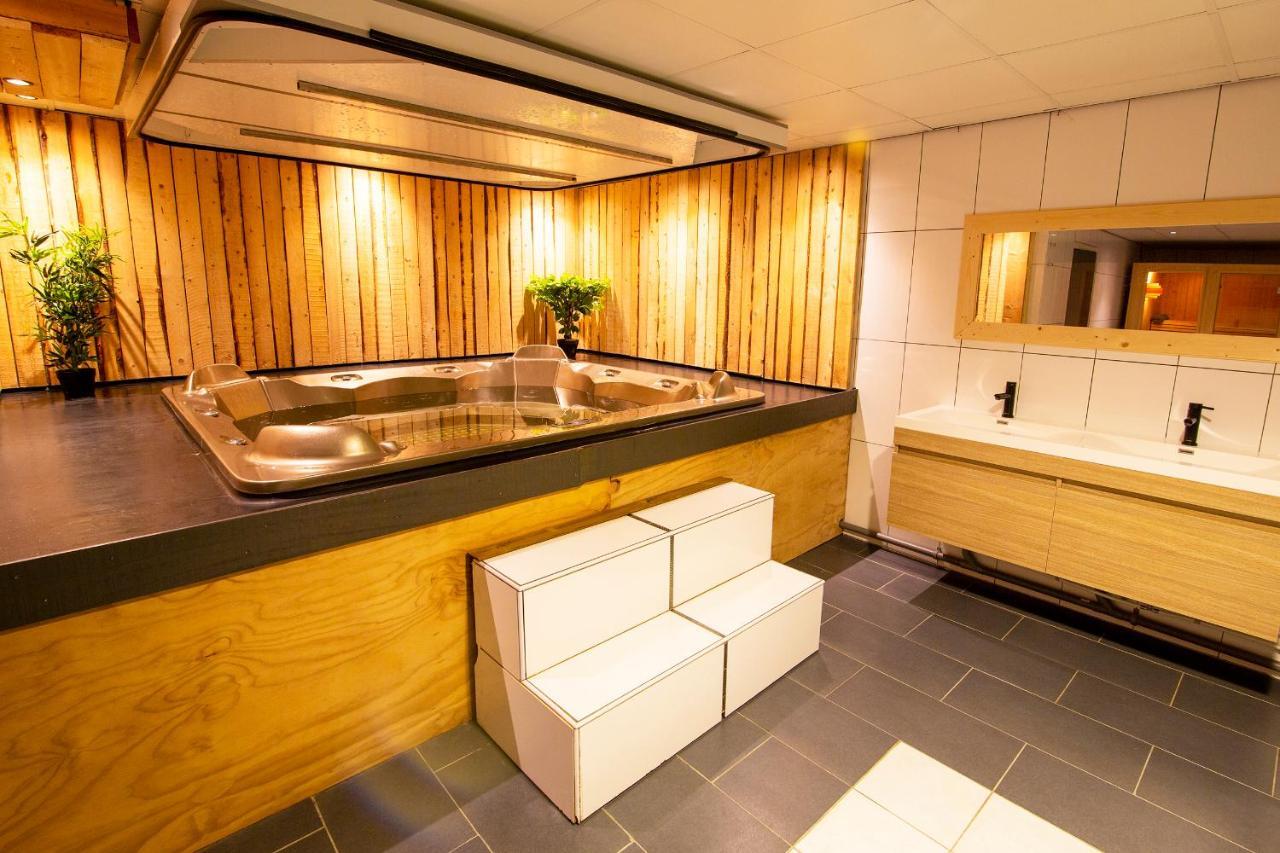 Luxus Familienvilla Mit Jacuzzi & Sauna Tzummarum Kültér fotó
