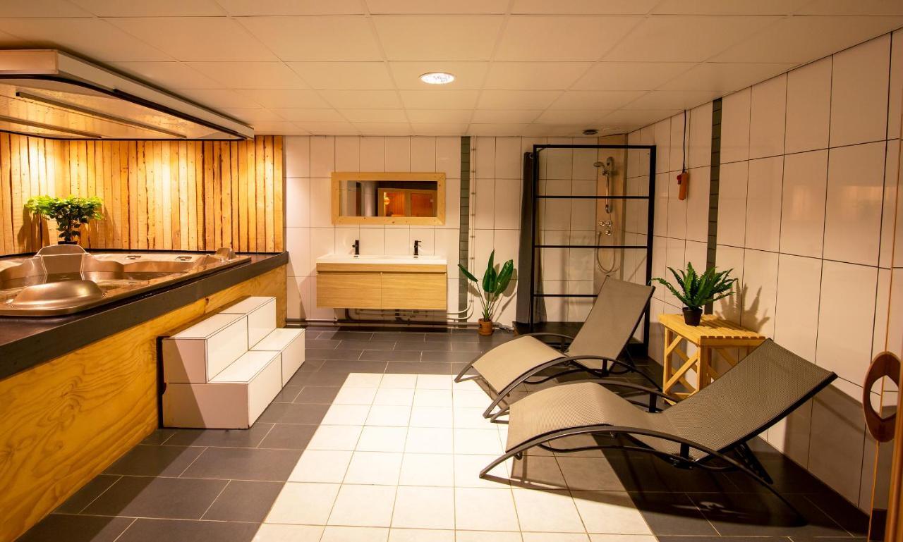 Luxus Familienvilla Mit Jacuzzi & Sauna Tzummarum Kültér fotó